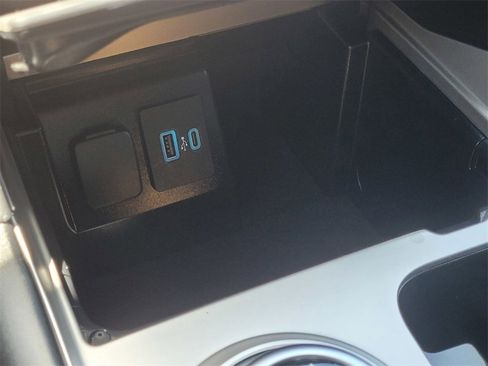 Used 2021 Ford Explorer XLT image 22