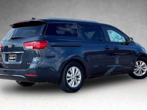 Used 2017 Kia Sedona LX w/ LX Essentials Premium Package FWD image 21