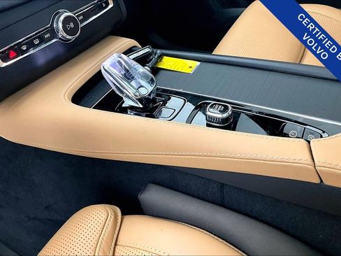 Certified 2024 Volvo XC90 B6 Ultimate w/ Protection Package Premier image 18