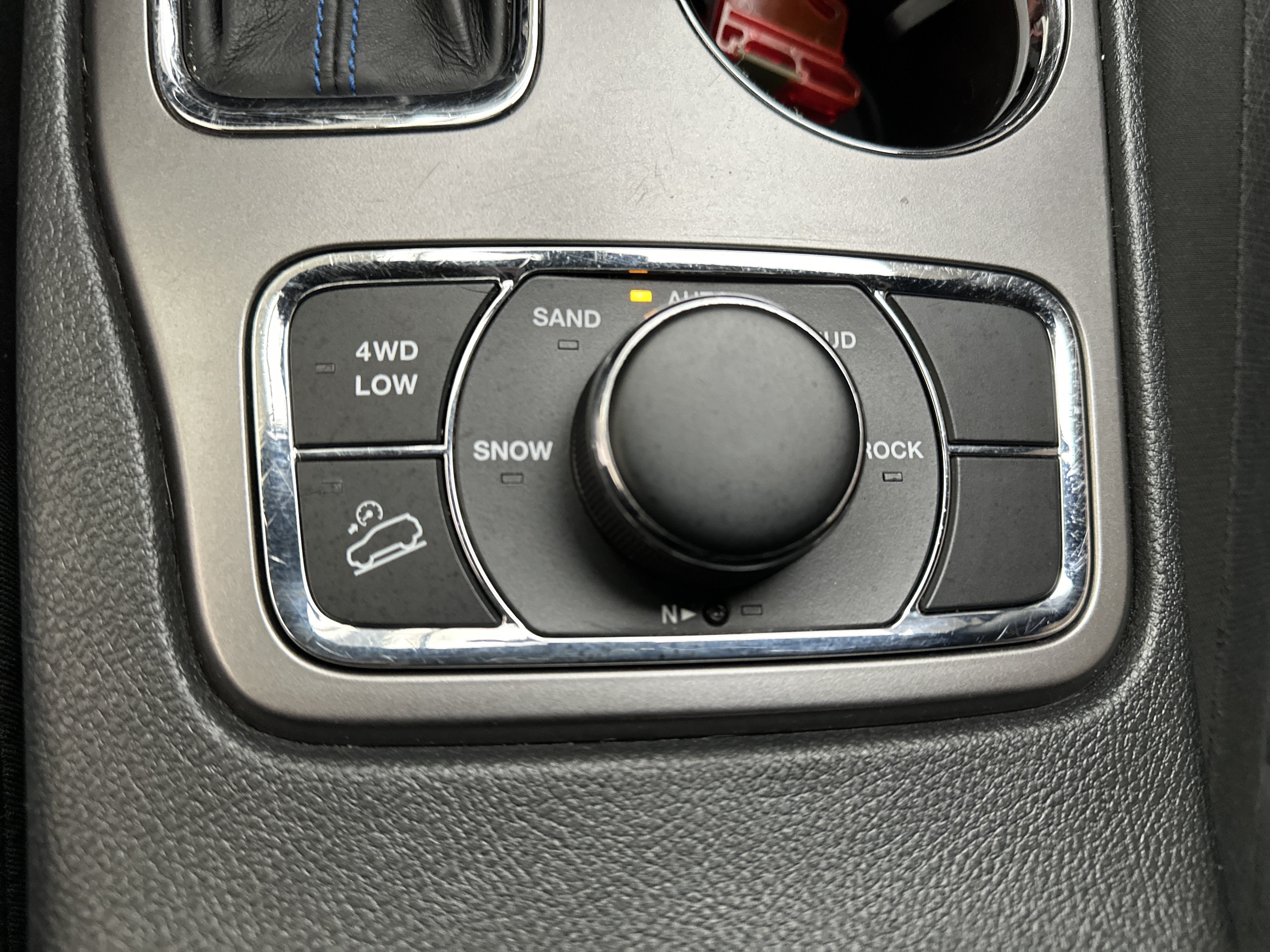 Used 2018 Jeep Grand Cherokee Laredo AWD/4WD image 35