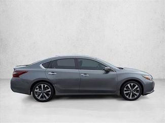 Used 2017 Nissan Altima 2.5 SR video 4