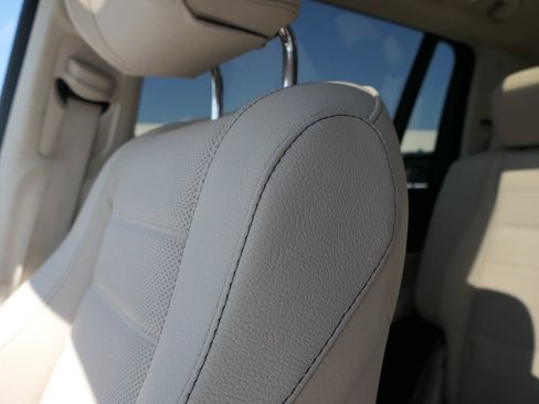 Used 2024 Mercedes-Benz GLS 580 4MATIC image 17