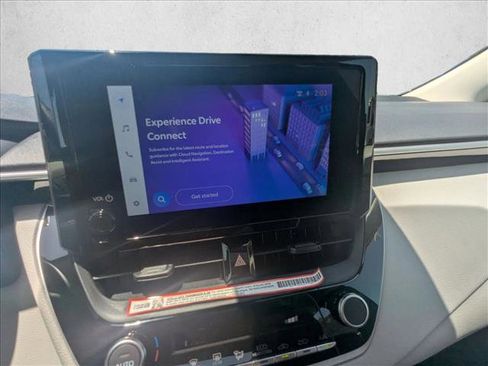 Used 2025 Toyota Corolla LE FWD image 12