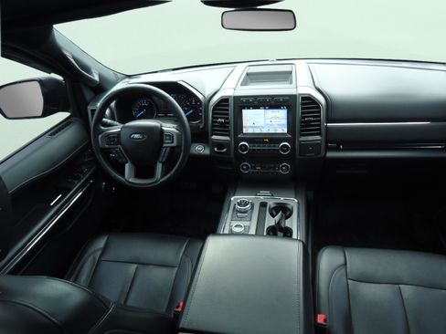 Used 2018 Ford Expedition XLT w/ Equipment Group 202A AWD/4WD image 10