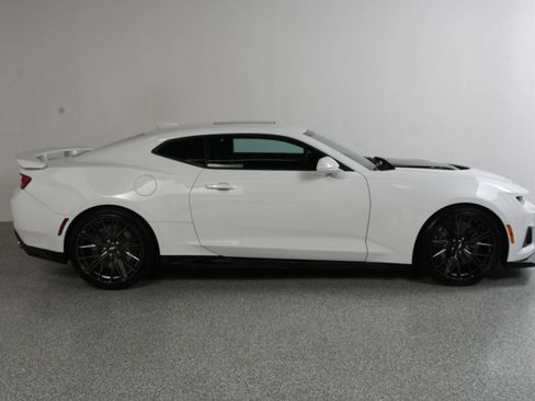 Used 2018 Chevrolet Camaro ZL1 RWD image 4