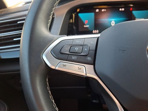 Certified 2025 Volkswagen Atlas Cross Sport SE w/ Panoramic Sunroof Package image 21