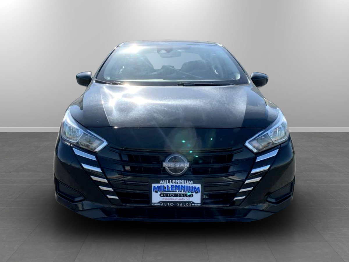 Used 2024 Nissan Versa SV FWD image 2