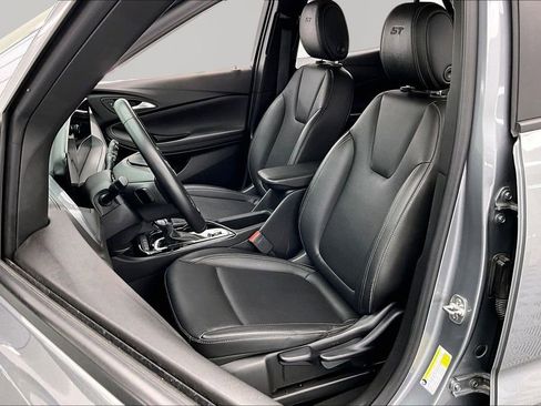 Used 2024 Buick Encore GX Sport Touring FWD image 25
