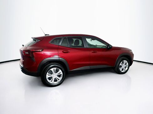 Used 2025 Chevrolet Trax LS image 10