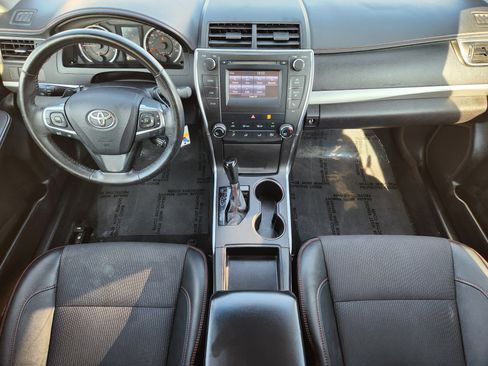 Used 2017 Toyota Camry SE image 25