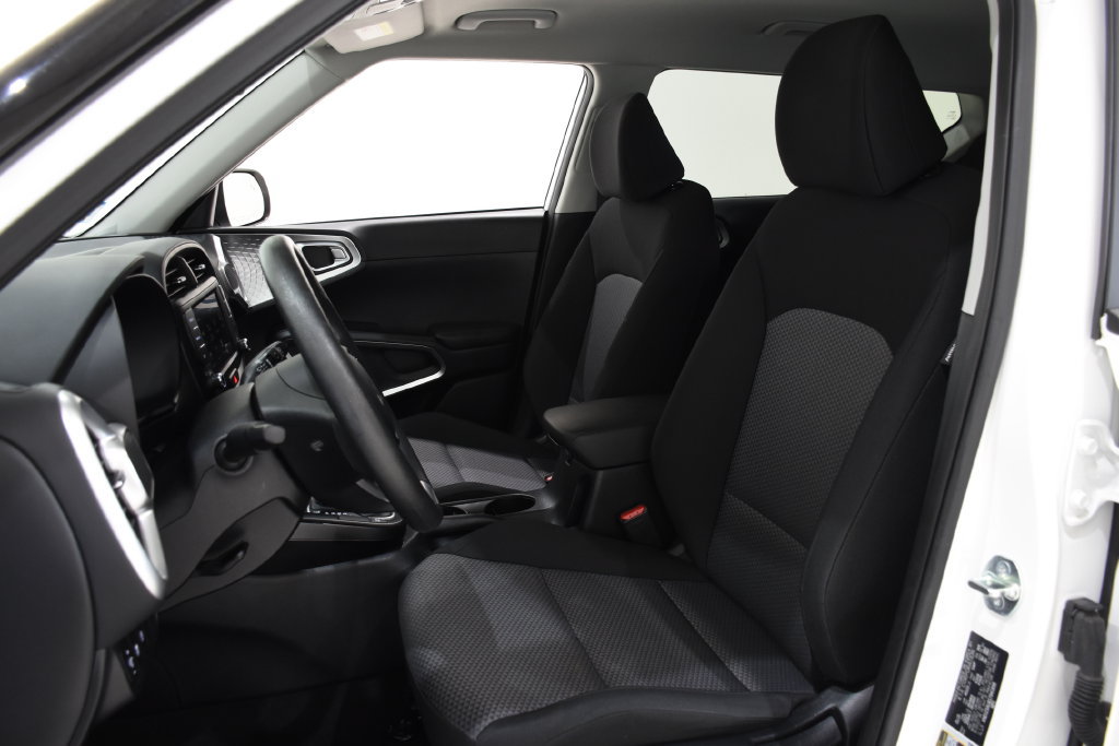 Used 2025 Kia Soul LX w/ LX Technology Package FWD image 22