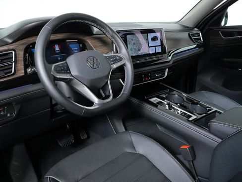 Certified 2025 Volkswagen Atlas SEL image 7
