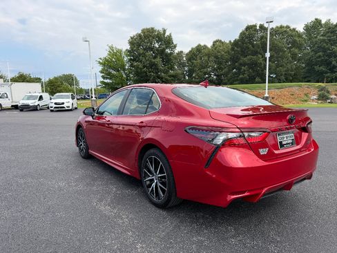 Used 2023 Toyota Camry SE FWD image 5