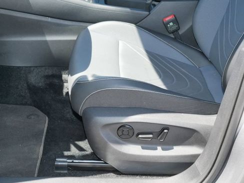 Certified 2025 Volkswagen Tiguan SE AWD/4WD image 14