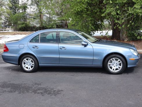 Used 2005 Mercedes-Benz E 320 4MATIC Sedan image 3