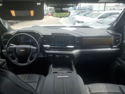 Used 2024 Chevrolet Silverado 2500 High Country w/ Technology Package AWD/4WD image 11