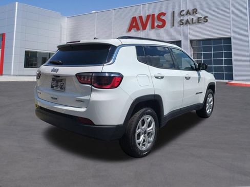 Used 2025 Jeep Compass Latitude w/ Sun & Sound Group AWD/4WD image 6