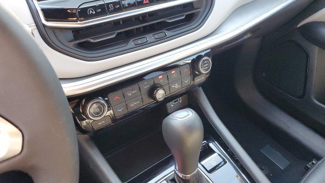 Certified 2025 Jeep Compass Limited AWD/4WD image 14