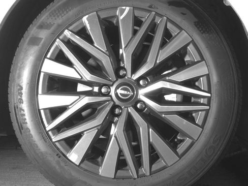 Used 2025 Nissan Altima 2.5 SV FWD image 13