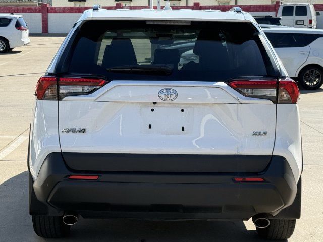 Used 2023 Toyota RAV4 XLE FWD image 5