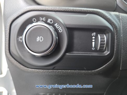 Used 2023 Jeep Wrangler Unlimited Sahara w/ LED Lighting Group AWD/4WD image 20