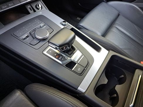 Used 2020 Audi Q5 2.0T Premium w/ Titanium Sport Package image 26