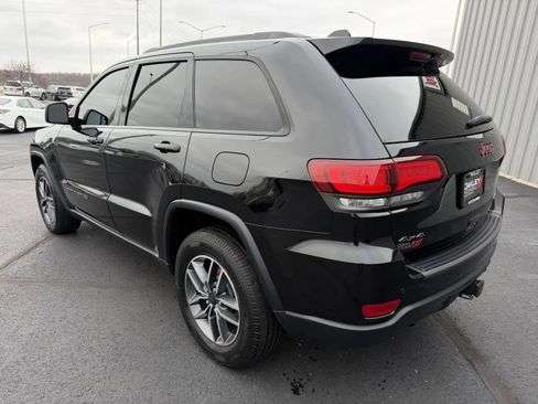 Used 2020 Jeep Grand Cherokee Trailhawk image 2