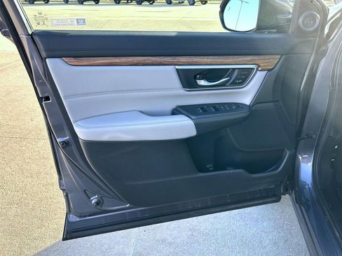 Used 2018 Honda CR-V Touring image 9