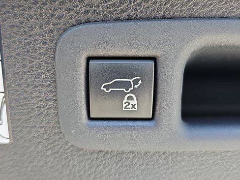 Used 2024 Toyota Sienna Platinum image 14