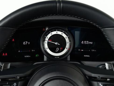 Used 2024 Porsche 911 Carrera RWD image 27