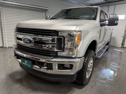 Used 2017 Ford F250 XLT w/ XLT Premium Package AWD/4WD image 2