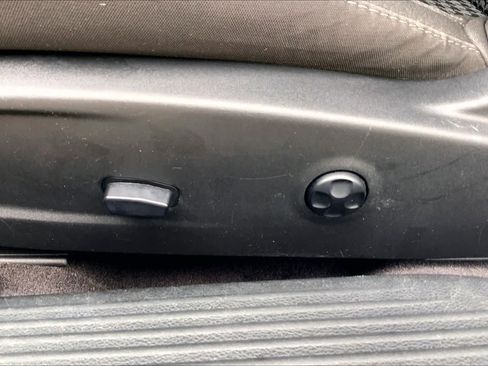 Used 2018 Dodge Challenger SXT image 30