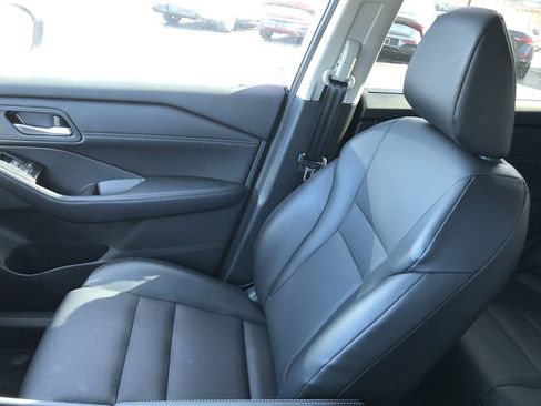 Used 2025 Nissan Rogue SV w/ SV Premium Package image 23