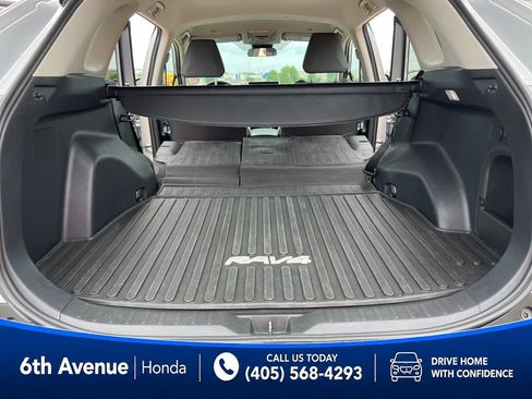Used 2025 Toyota RAV4 XLE AWD/4WD image 15
