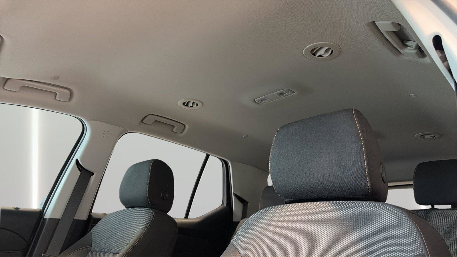 Used 2021 Chevrolet Traverse LS FWD image 16