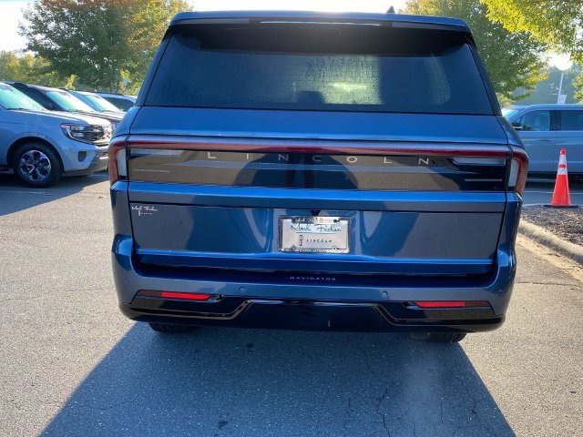New 2027 Lincoln Navigator Reserve w/ Jet Appearance Package AWD/4WD image 29