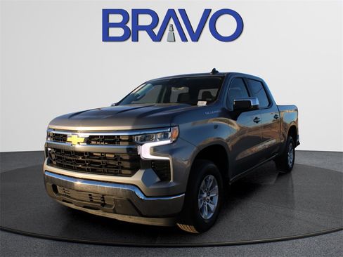 Used 2025 Chevrolet Silverado 1500 LT image 2