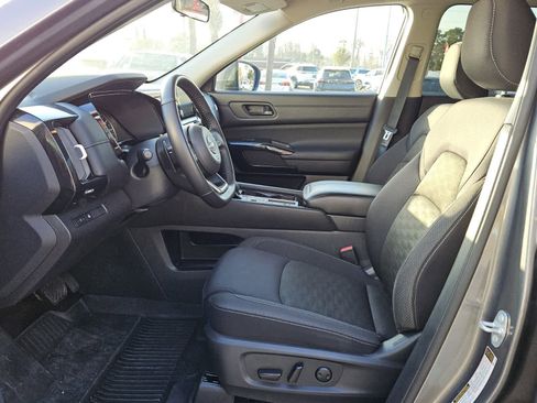 Used 2024 Nissan Pathfinder SV w/ Cargo Package image 3