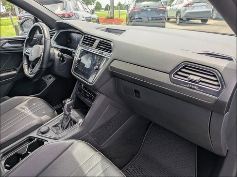 Used 2022 Volkswagen Tiguan SE R-Line AWD/4WD image 36