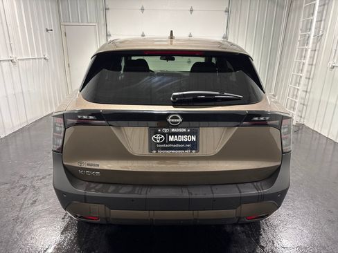 Used 2025 Nissan Kicks SV FWD image 35