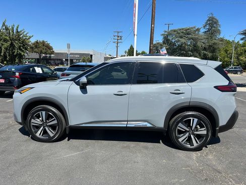 Used 2021 Nissan Rogue SL w/ Premium Package FWD image 3