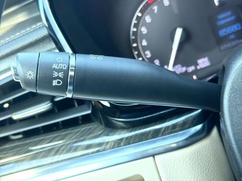 Used 2018 Cadillac XT5 AWD image 27