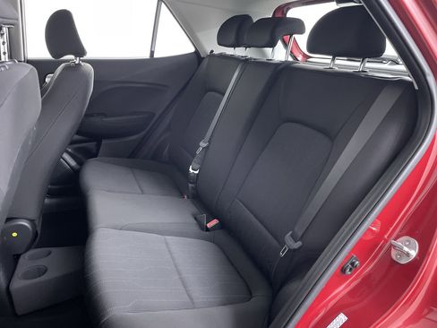 Used 2022 Hyundai Venue SE image 19