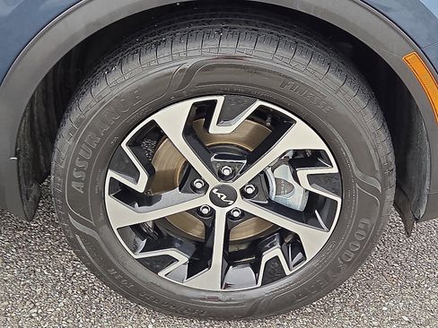 Used 2025 Kia Sportage EX image 7