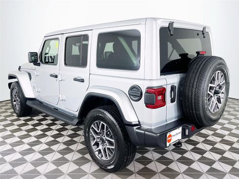 Used 2024 Jeep Wrangler Unlimited Sahara w/ Technology Group AWD/4WD image 6