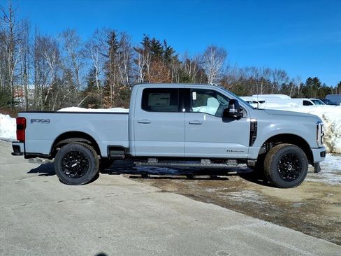 New 2026 Ford F250 Lariat w/ Black Appearance Package image 4