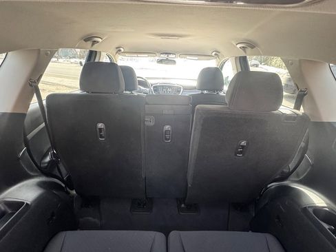 Used 2019 Kia Sorento LX image 10