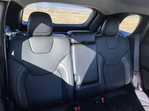 Used 2019 Jeep Cherokee Limited image 16