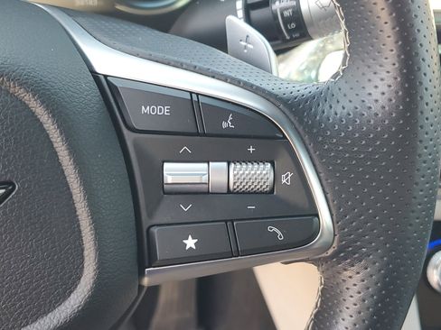 Used 2025 Genesis G70 2.5T RWD image 18