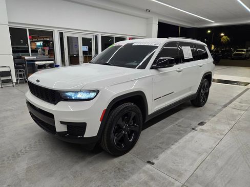 Used 2023 Jeep Grand Cherokee L Laredo image 2